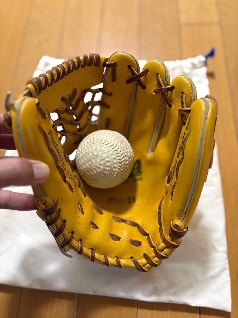 ＢＢＡ 軟式内野用グローブ（型付け済） イエロー 収納袋付き