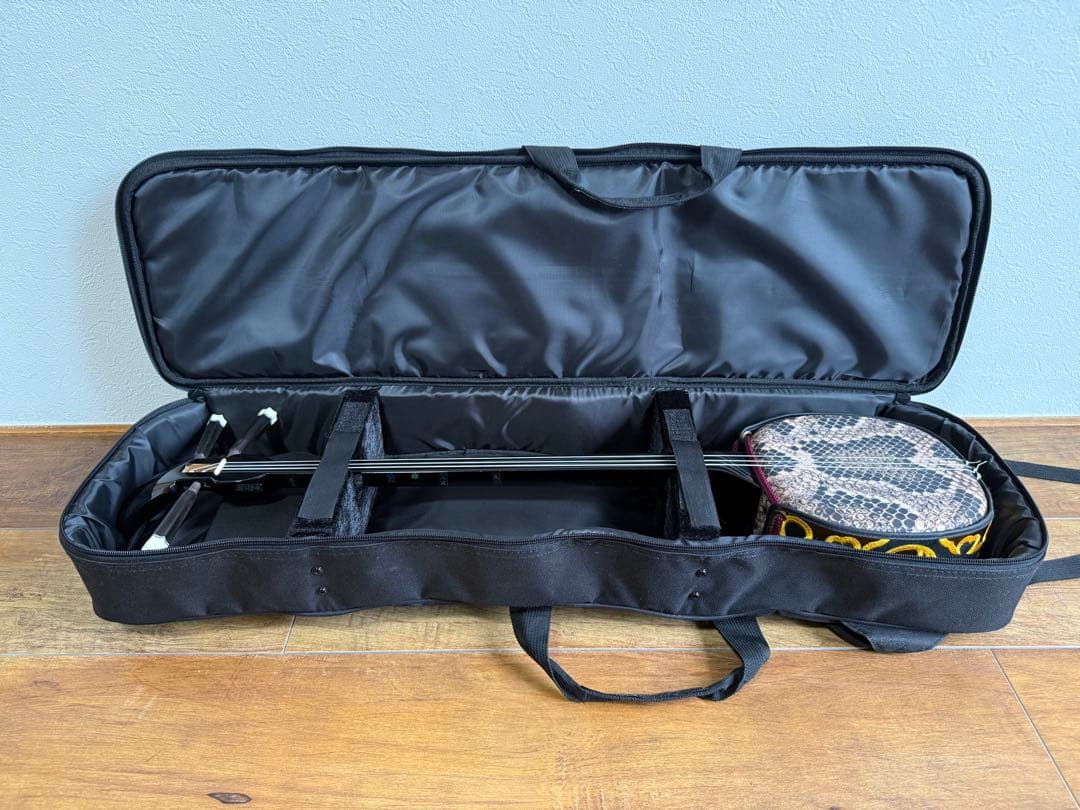 ASOVIVA アソビバ 三線セット 沖縄 消音ウマ付き カラクイ3本新品の