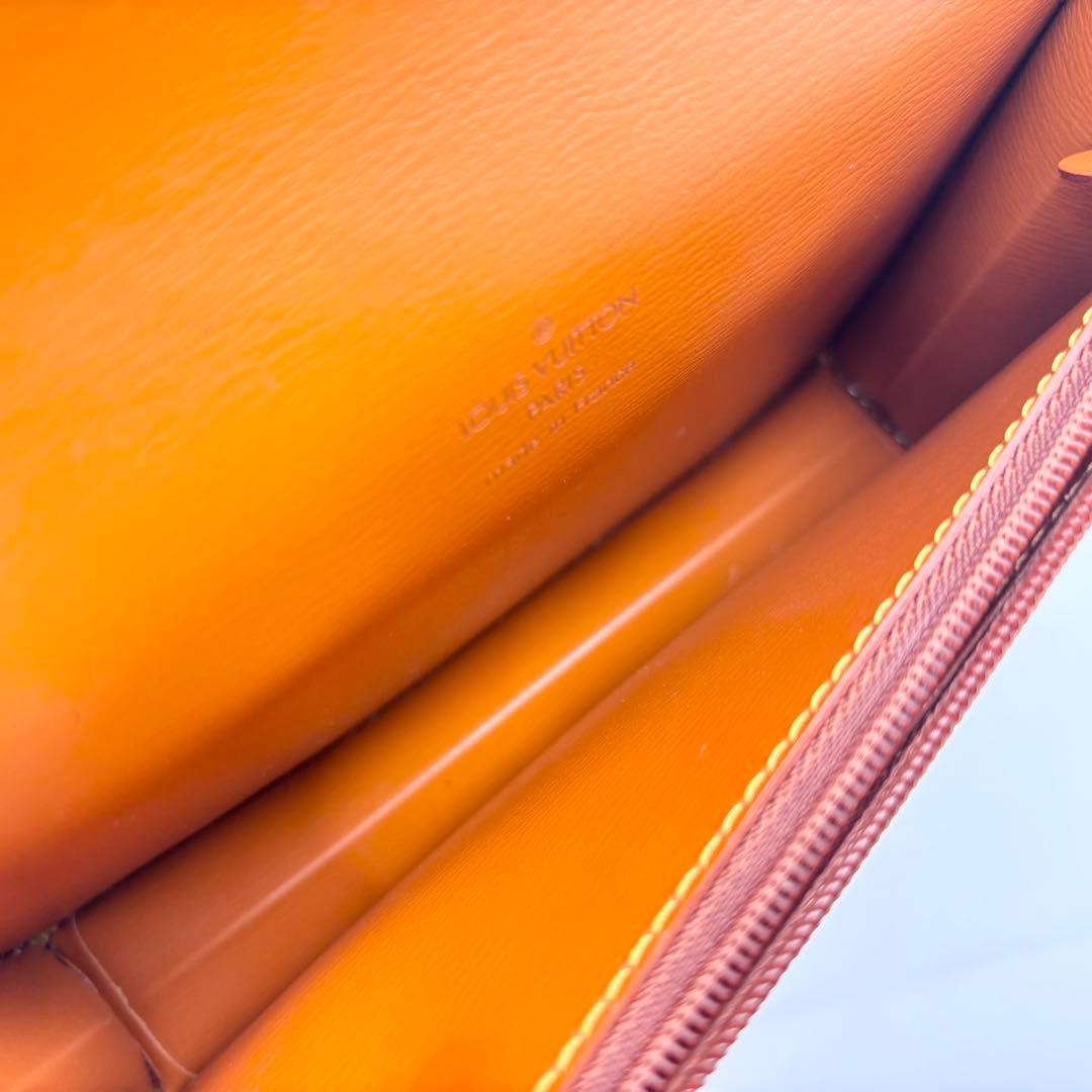 ルイヴィトン M52608 エピ サンチュール・ティルシット ボディバッグ