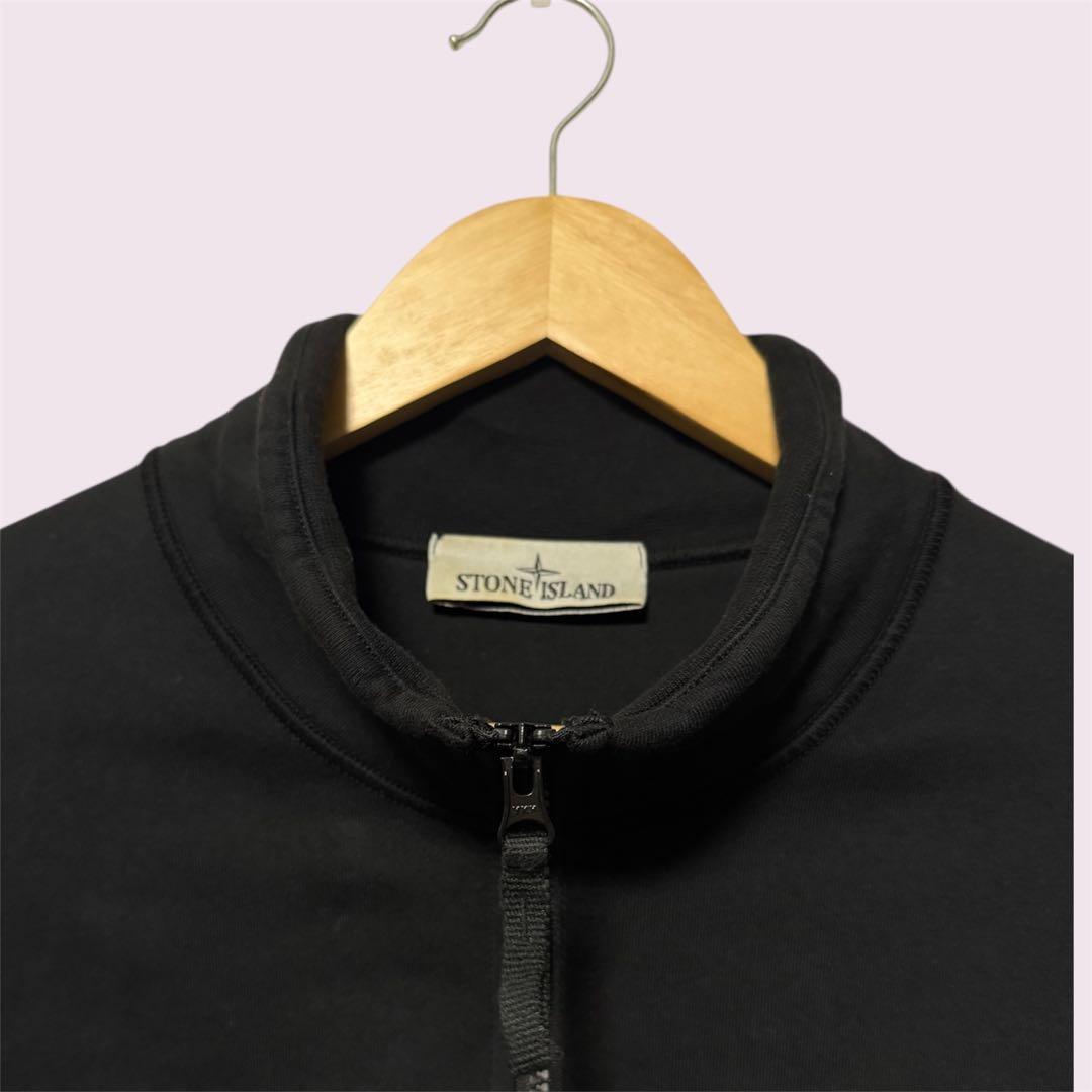 STONE  ストーンアイランド ブラック ハーフジップスウェット