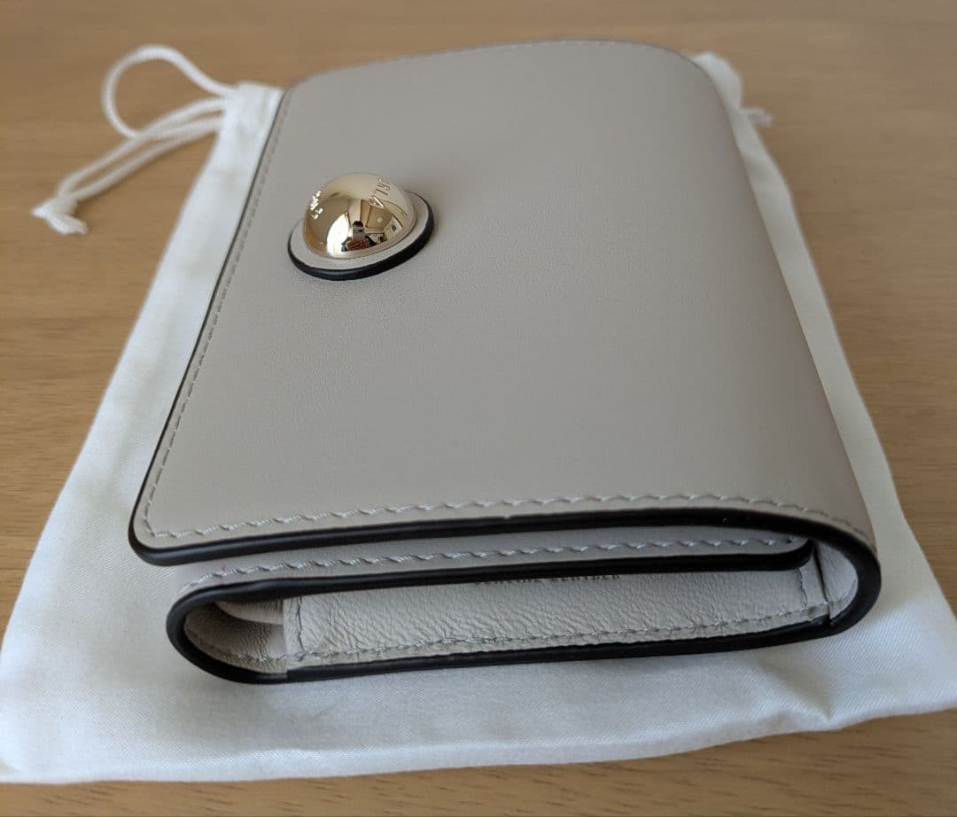 新春セール【新品・未使用】FURLA折り財布