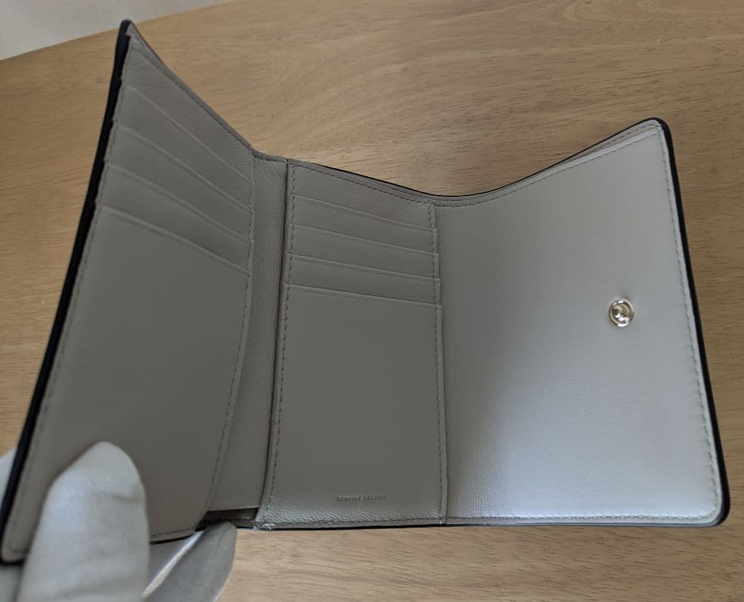 新春セール【新品・未使用】FURLA折り財布