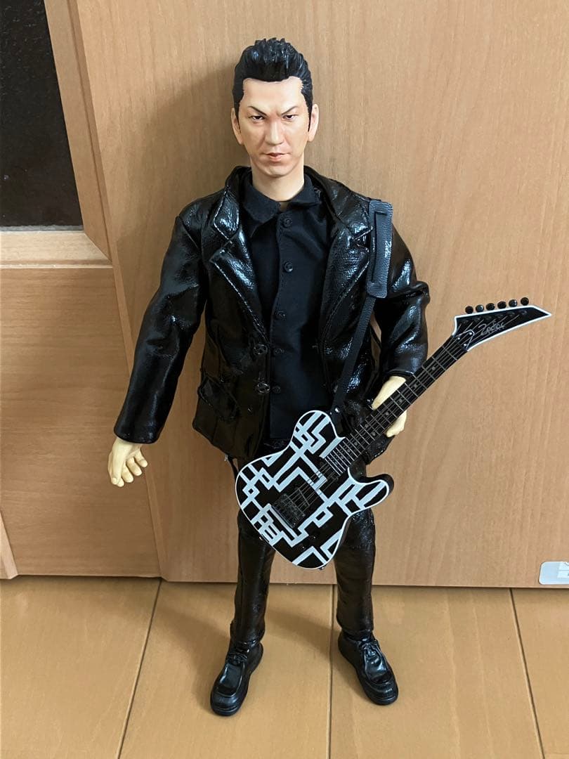 布袋寅泰 ギター フィギュア 2点セット - メルカリ