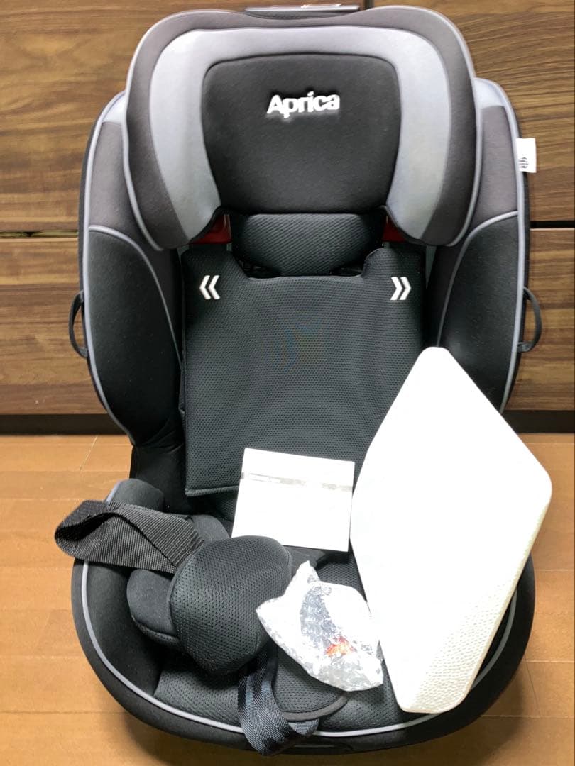 Aprica formfit チャイルド&ジュニアシート ISOFIX - メルカリ