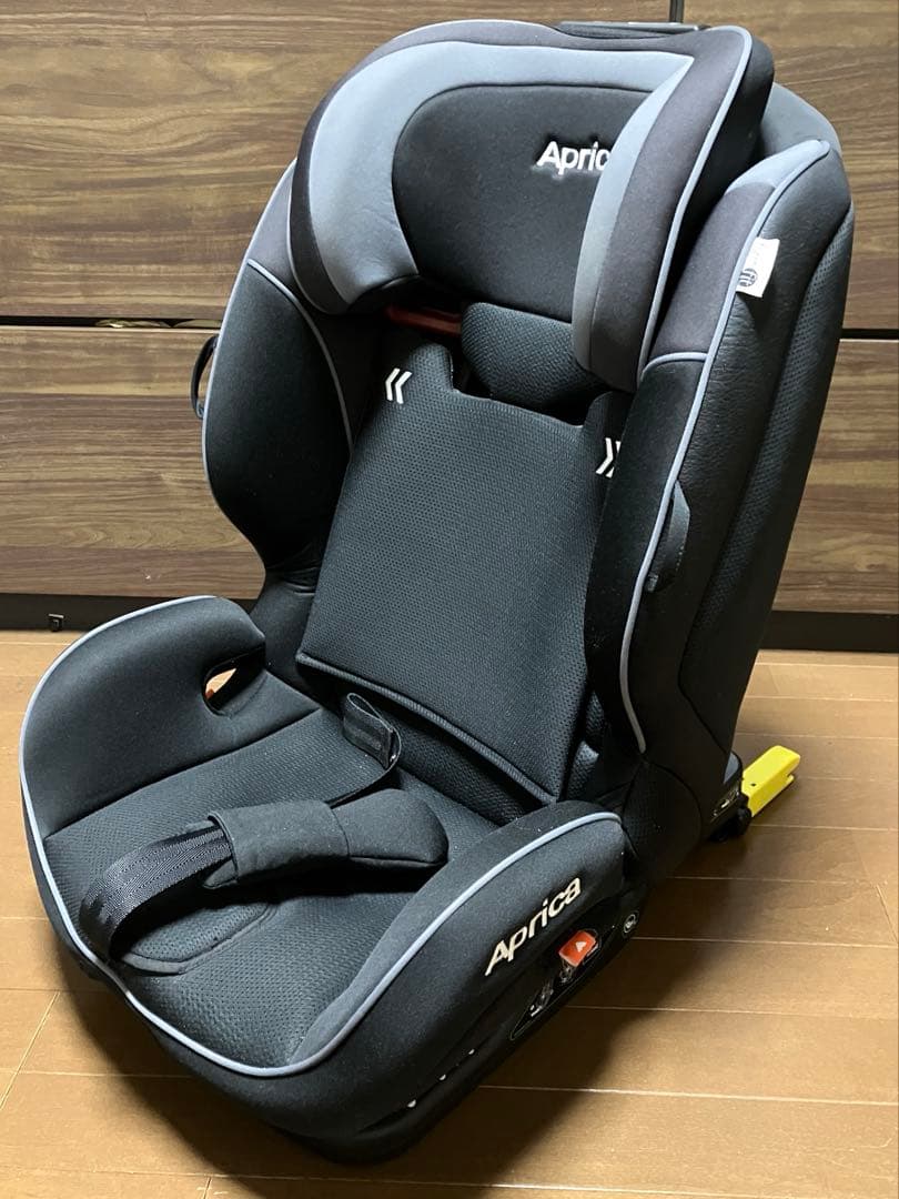 Aprica formfit チャイルド&ジュニアシート ISOFIX - メルカリ