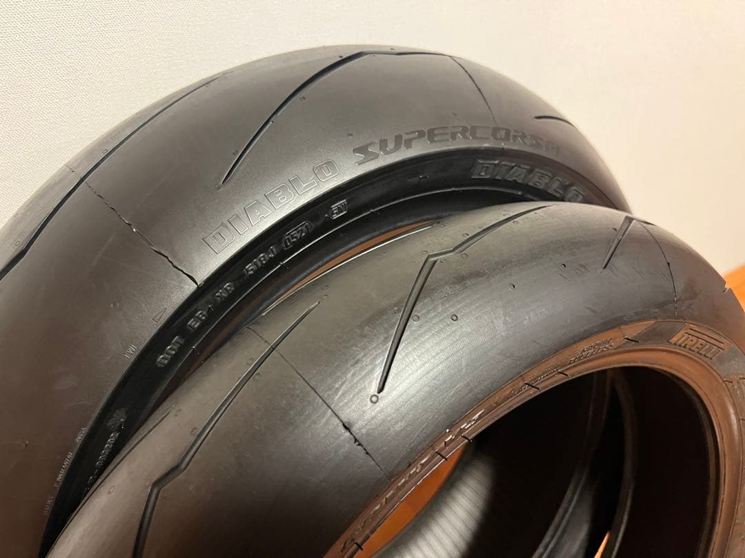 スーパーコルサV3SP前後セット120/70, 200/55未使用 バイクタイヤ