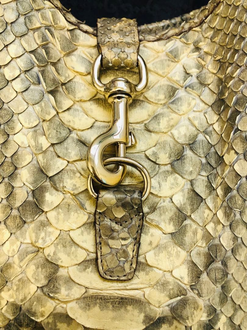 GUCCI ミディアムショルダーバッグ レアなゴールドパイソン 蛇の本革 美品