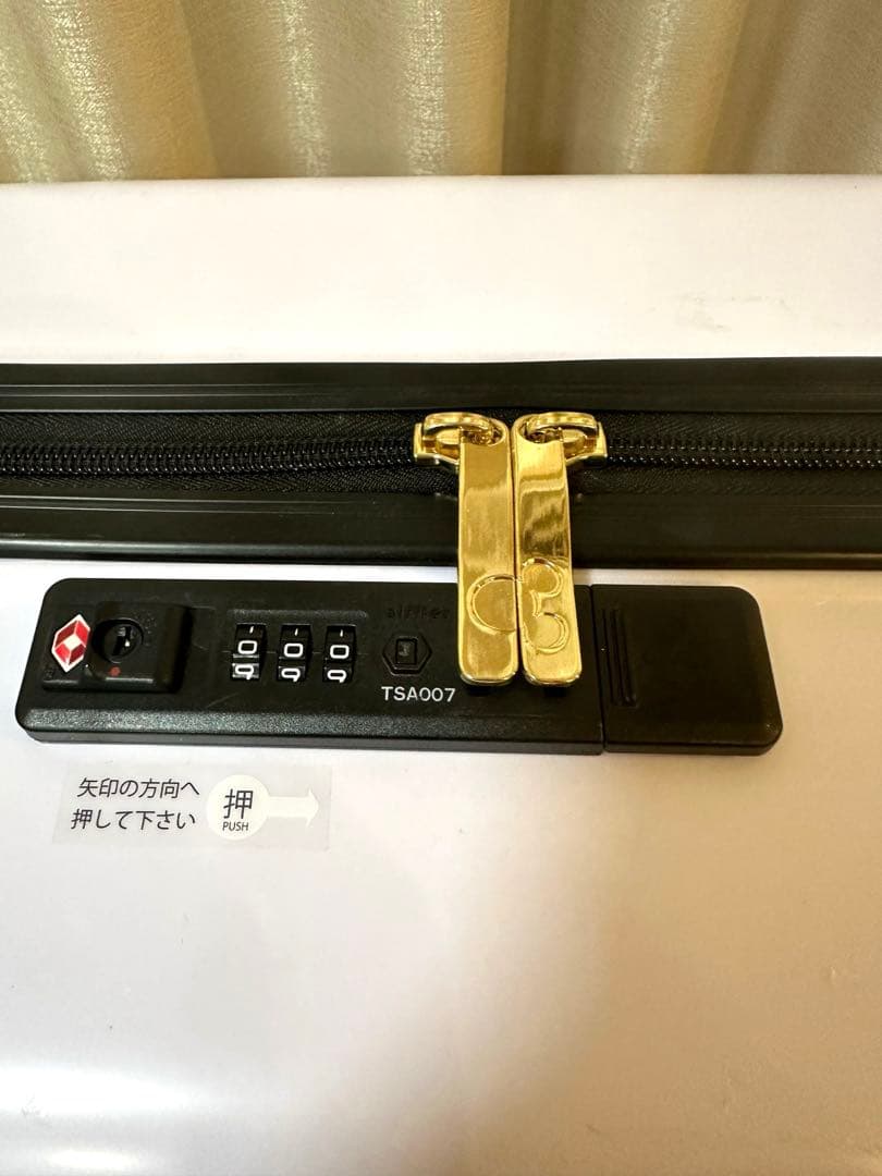 ディズニーストア　ミッキーマウス キャリーケース 送料込み匿名配送