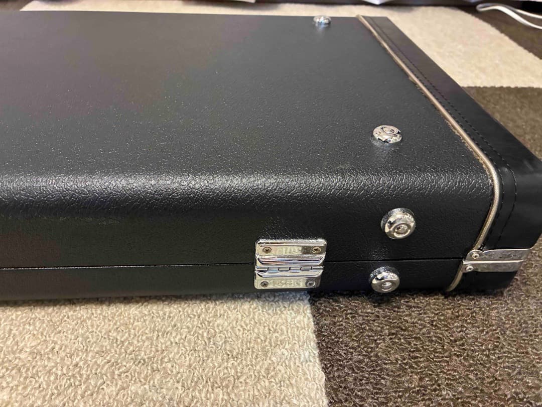 ベース用ハードケース　英国製チェイニー金具　美品　リッケンがぴったり入ります