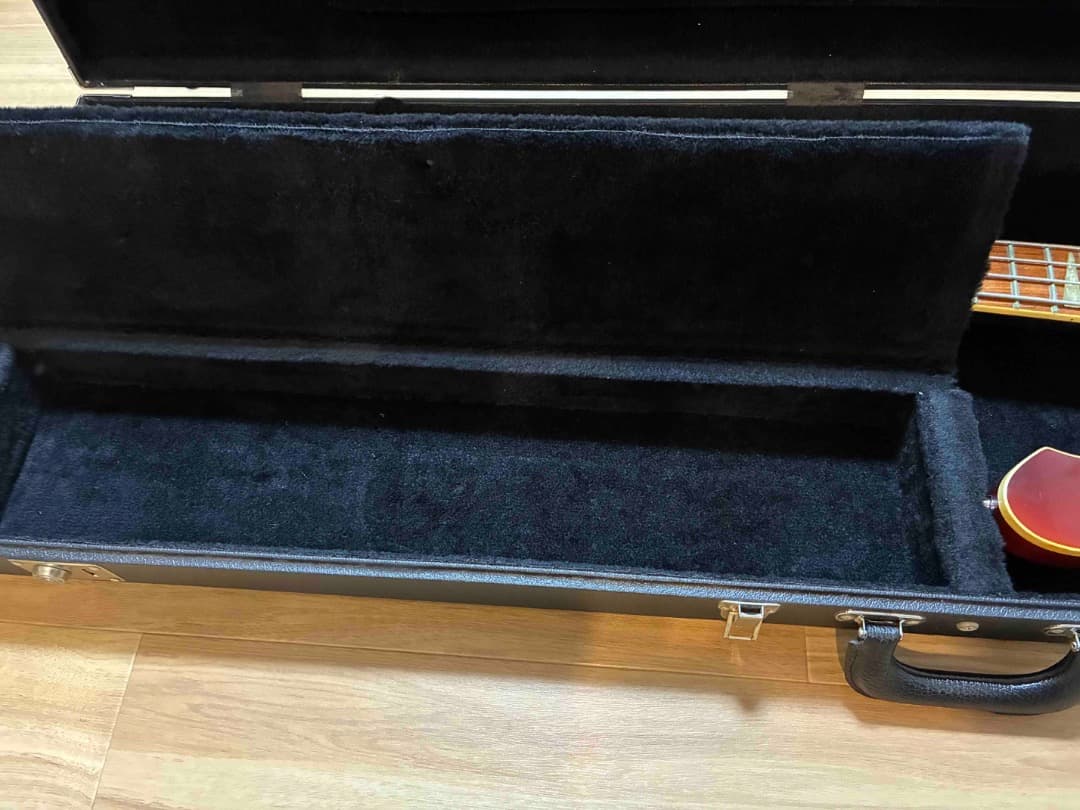 ベース用ハードケース　英国製チェイニー金具　美品　リッケンがぴったり入ります