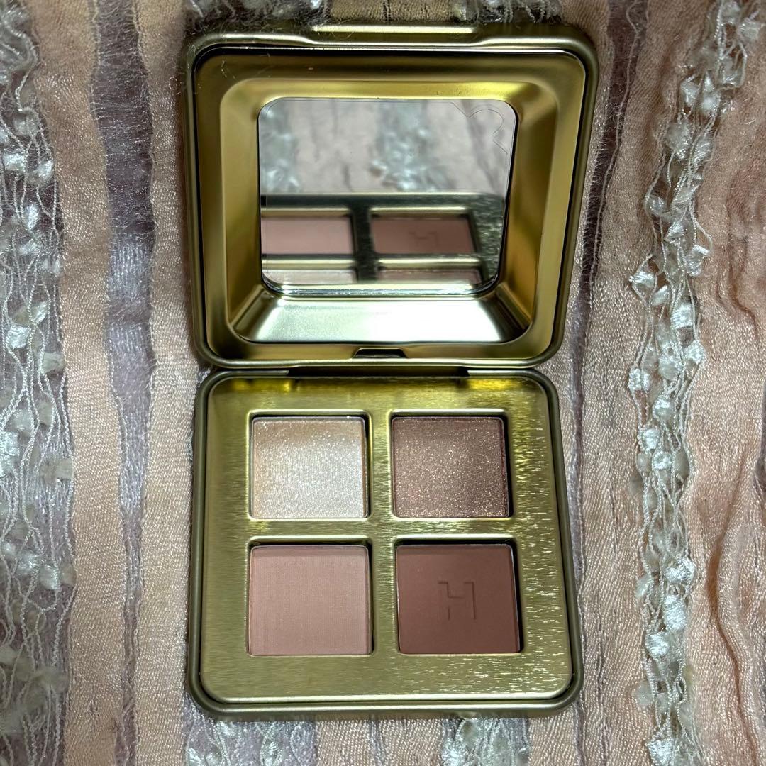 新品未使用 HOURGLASS キュレーターアイシャドウ IDEALIST - メルカリ