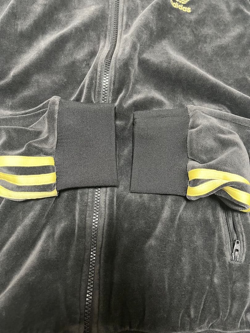 希少△2XL アディダス ベロア トラックジャケット 黒 金 刺繍ロゴ 常田