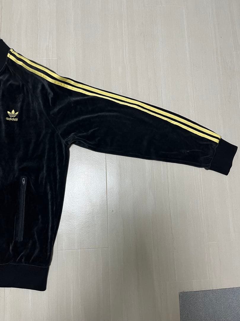 希少△2XL アディダス ベロア トラックジャケット 黒 金 刺繍ロゴ 常田