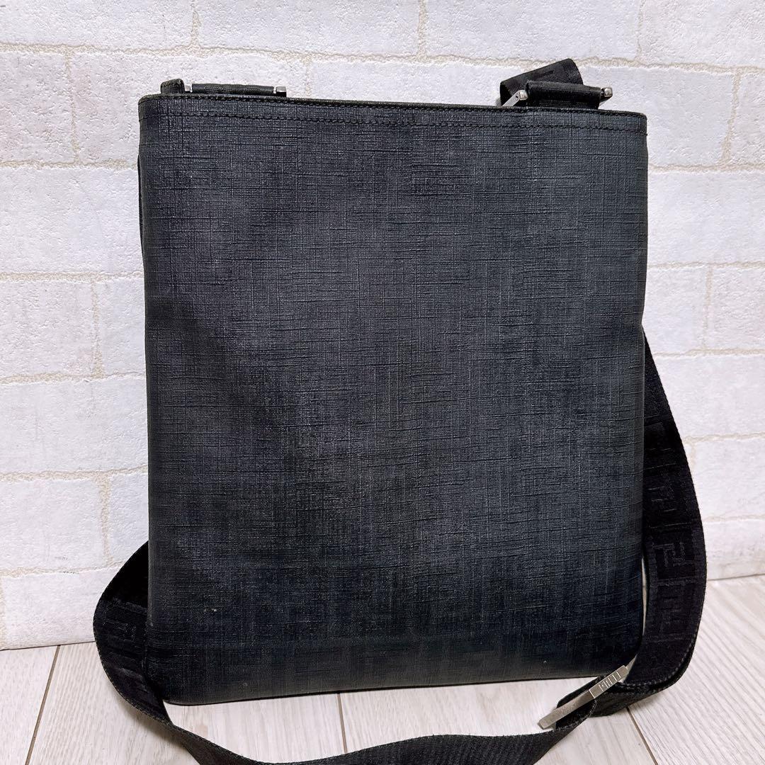 『格安』FENDI(フェンディ)ショルダーバッグ PVC ズッカ柄