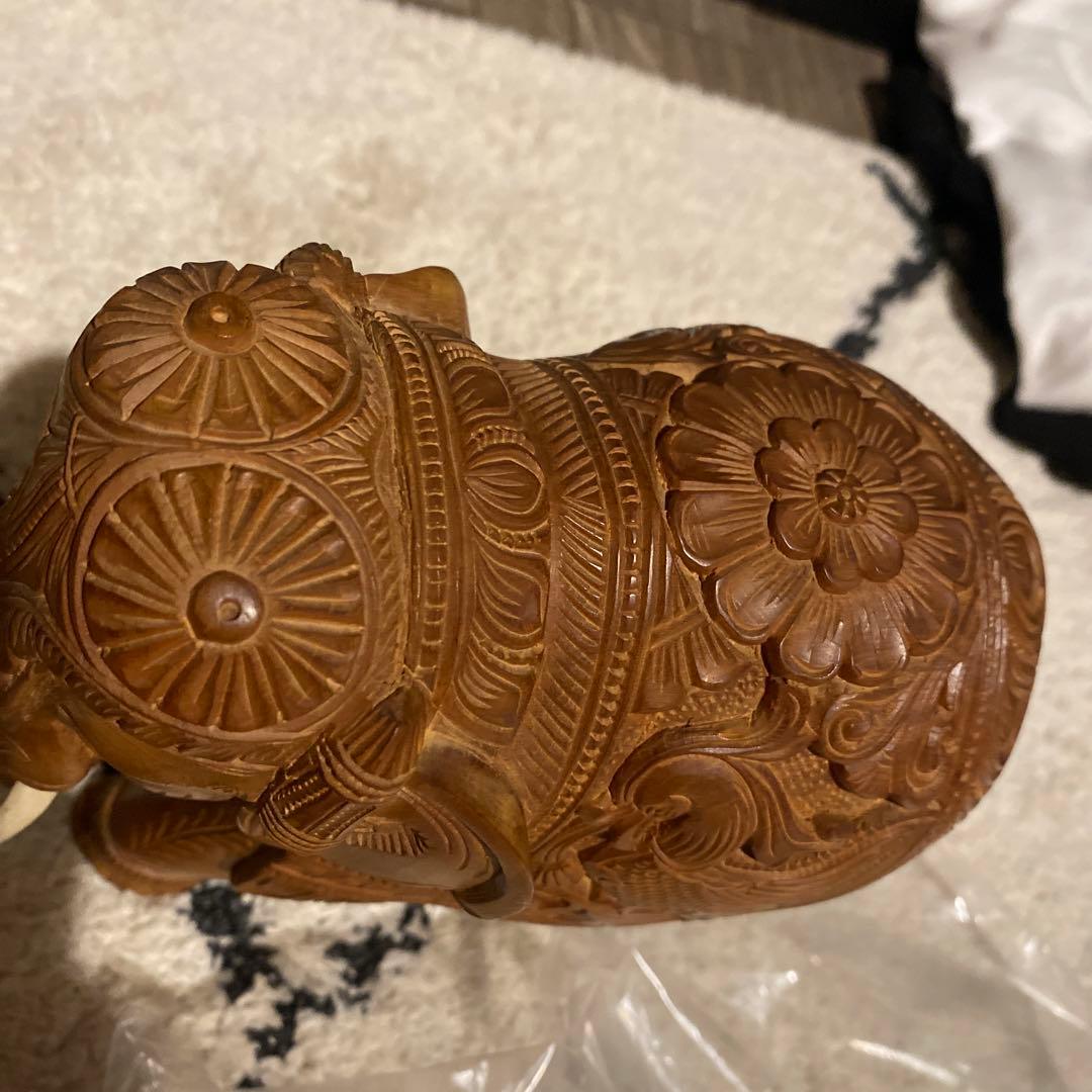 白檀の象の彫刻 約18㎝