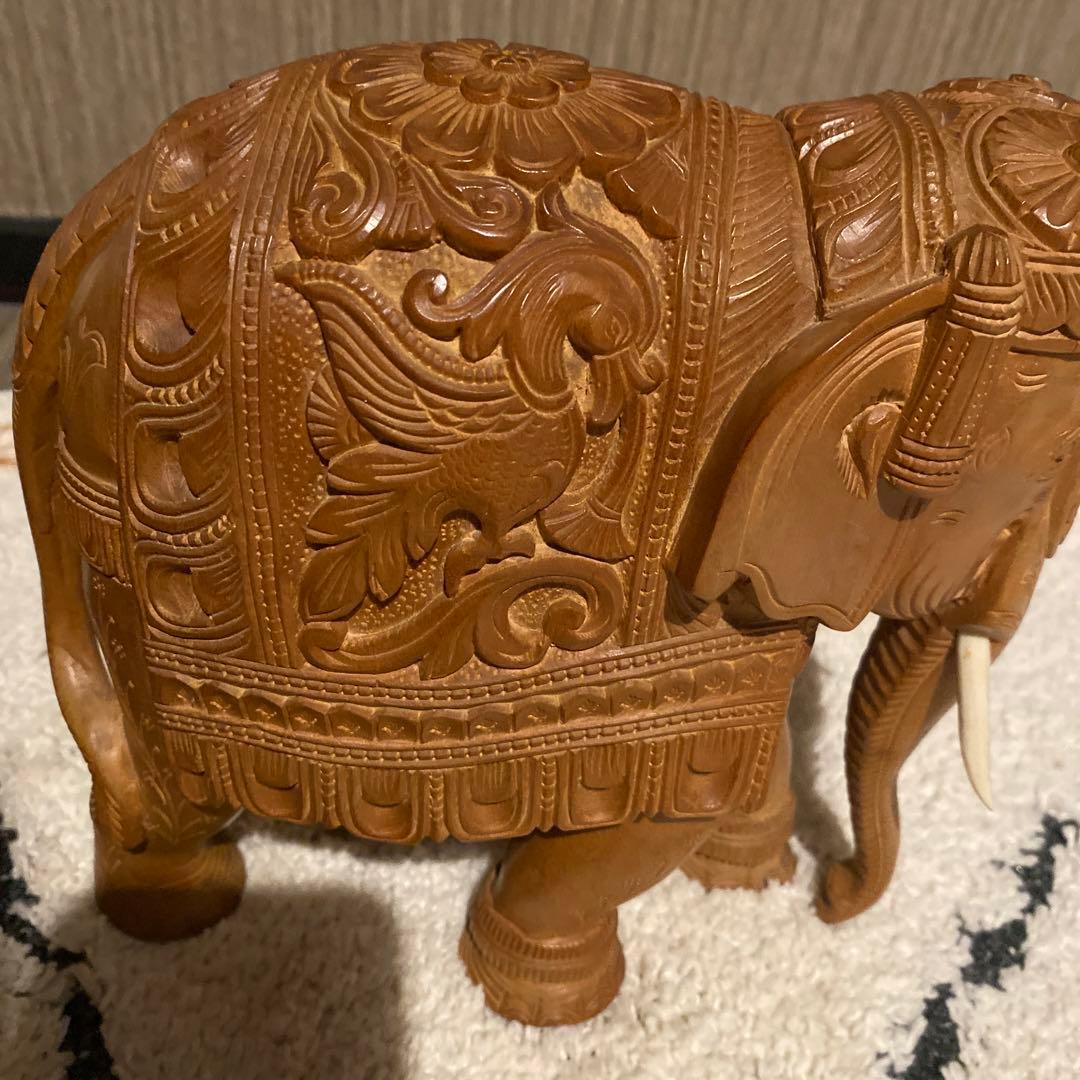 白檀の象の彫刻 約18㎝