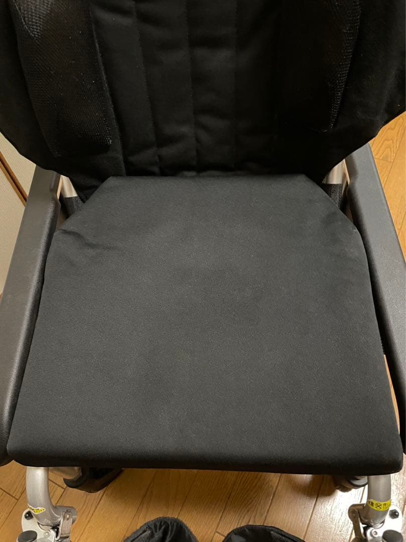 【最終値下げ!12/28までの出品】多機能&リクライニング付車椅子　emigo2