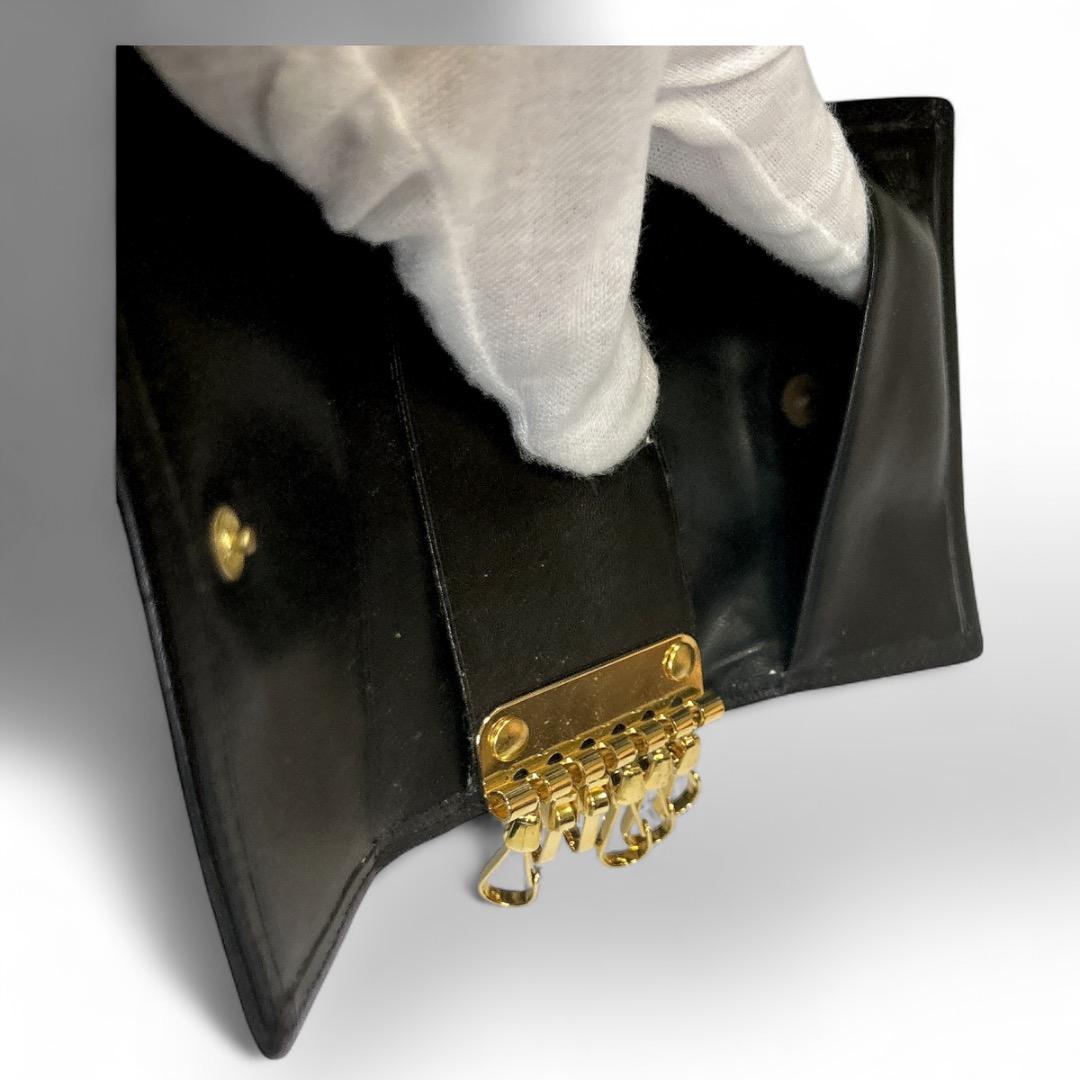 美品 ヴェルサーチ メデューサ 金具 ブラック キーケース　黒　鍵ケース