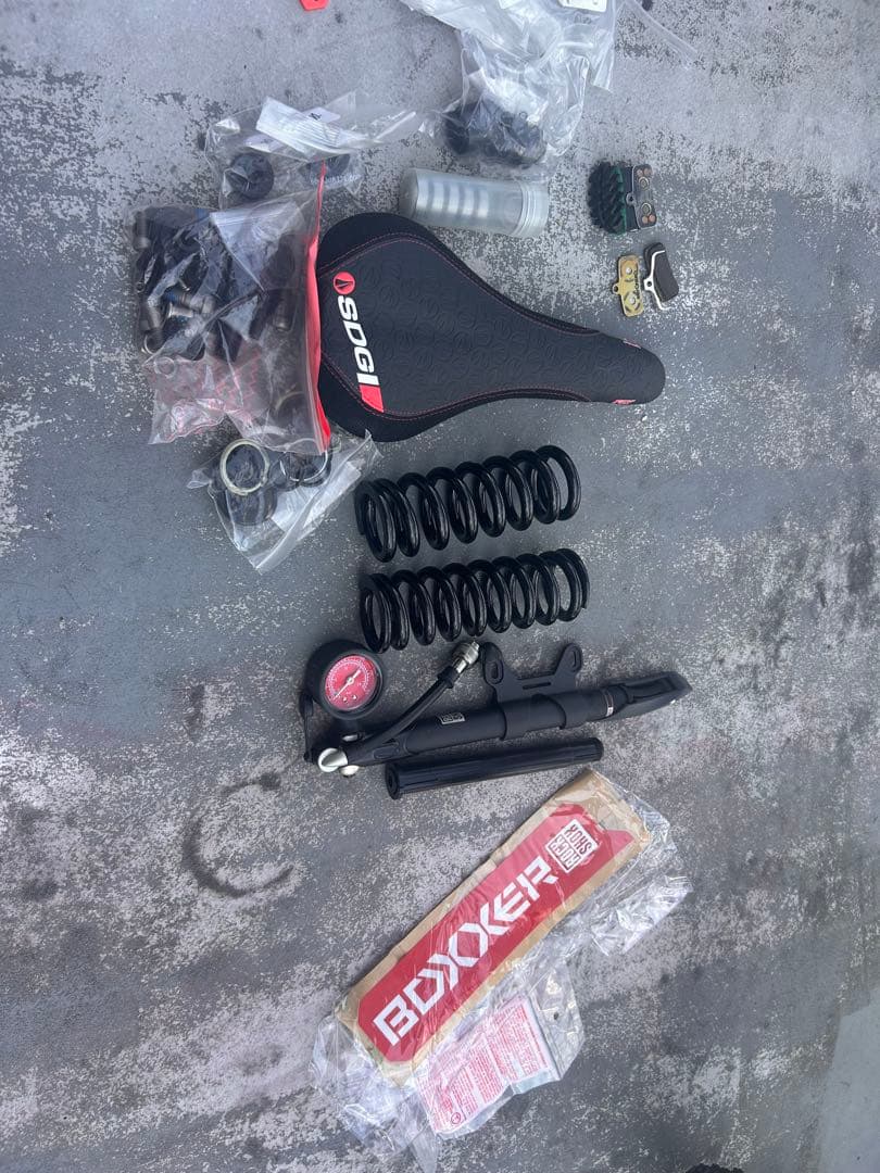 SantaCruz V10 アルミフレーム / サイズM