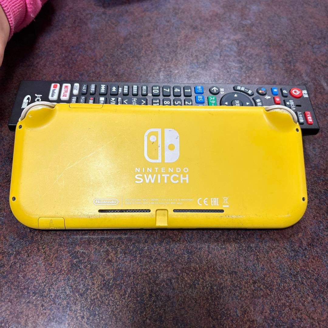Nintendo Switch Light イエロー ジャンク品