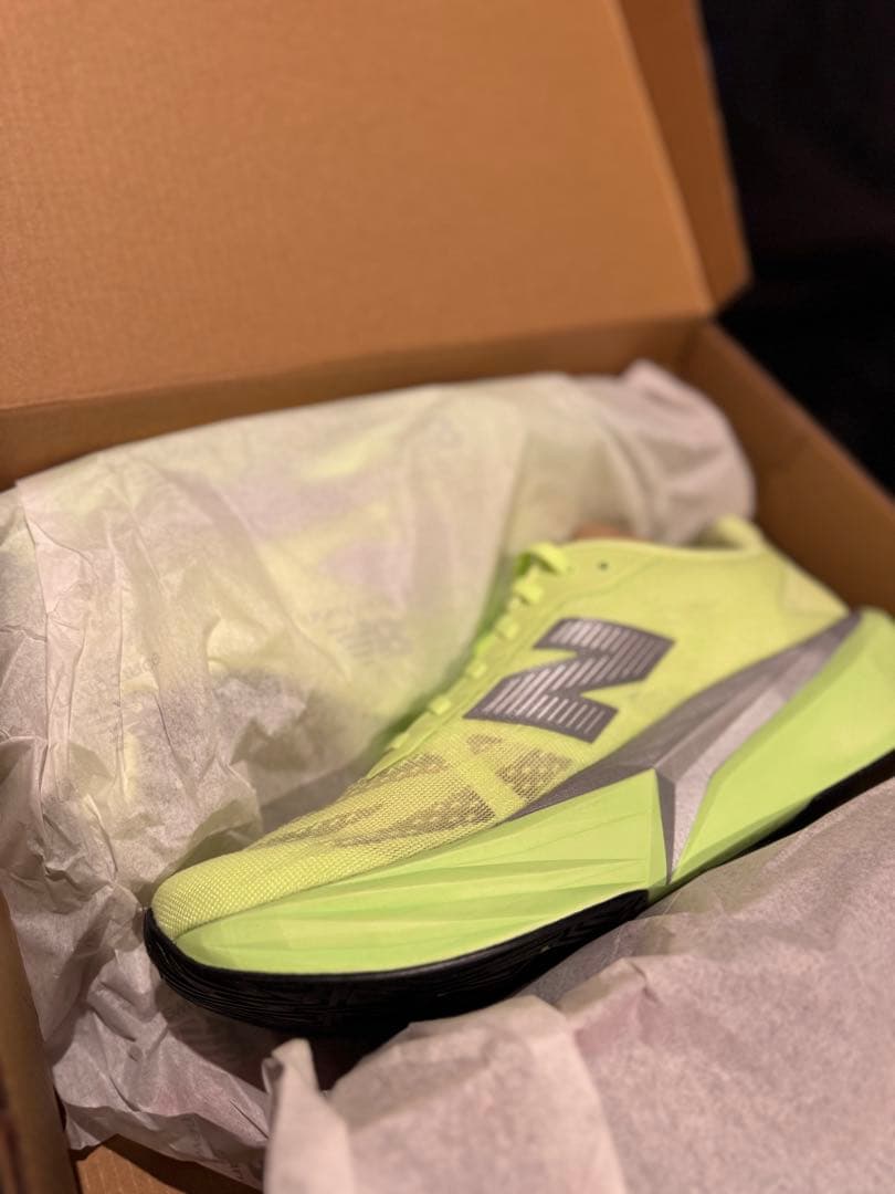 【新品未使用】ニューバランス　27.0cm FuelCell Rebel v5