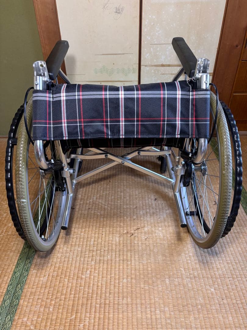 ⭐️折り畳み式車椅子　コンパクトサイズ　自走用車椅子