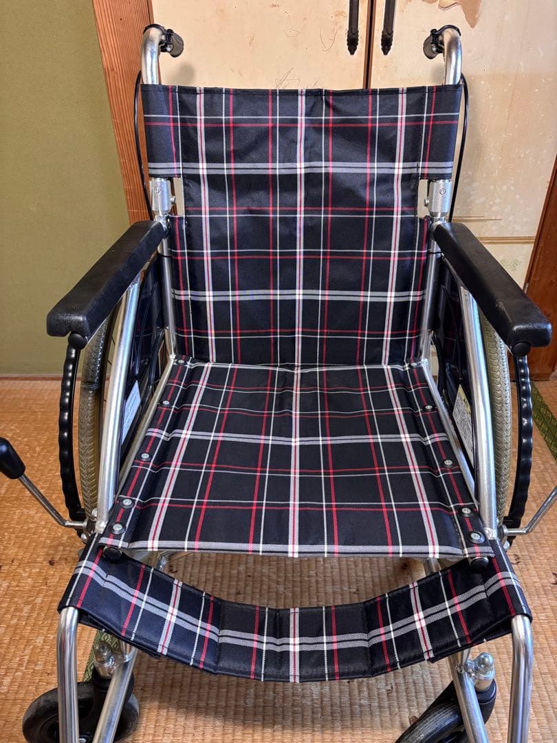 ⭐️折り畳み式車椅子　コンパクトサイズ　自走用車椅子