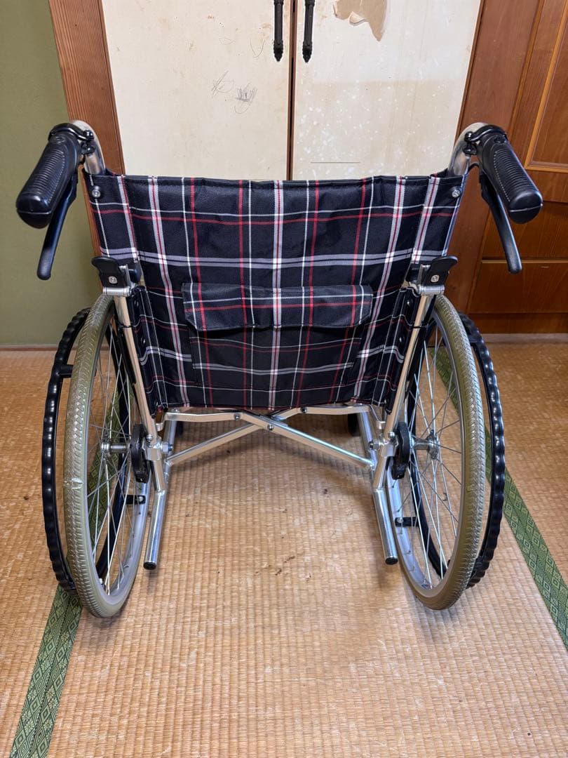 ⭐️折り畳み式車椅子　コンパクトサイズ　自走用車椅子