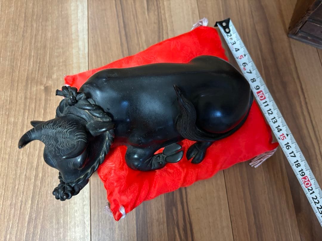 特注品】臥牛 撫牛 置物 青銅製 座布団付き 約21cm 工芸品 丑年 記念