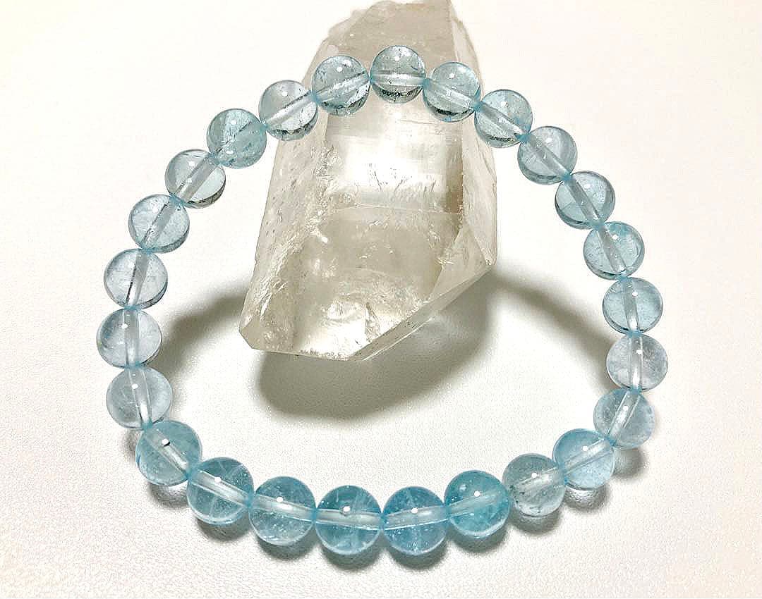 aki　最高品質　輝く未来を象徴する守護石　スカイブルートパーズのブレス