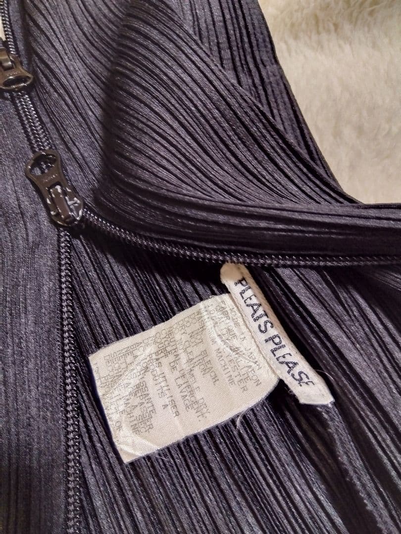 ★PLEATS PLEASE★プリーツプリーズ 黒 Wジッパー ポケット2つ