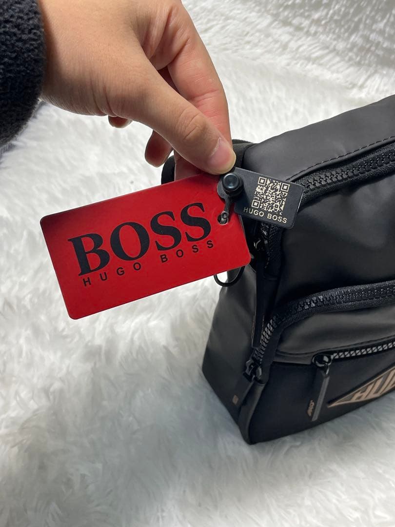 未使用品　タグ付き　ヒューゴボス ショルダーバッグ HUGO ロゴ ブラック