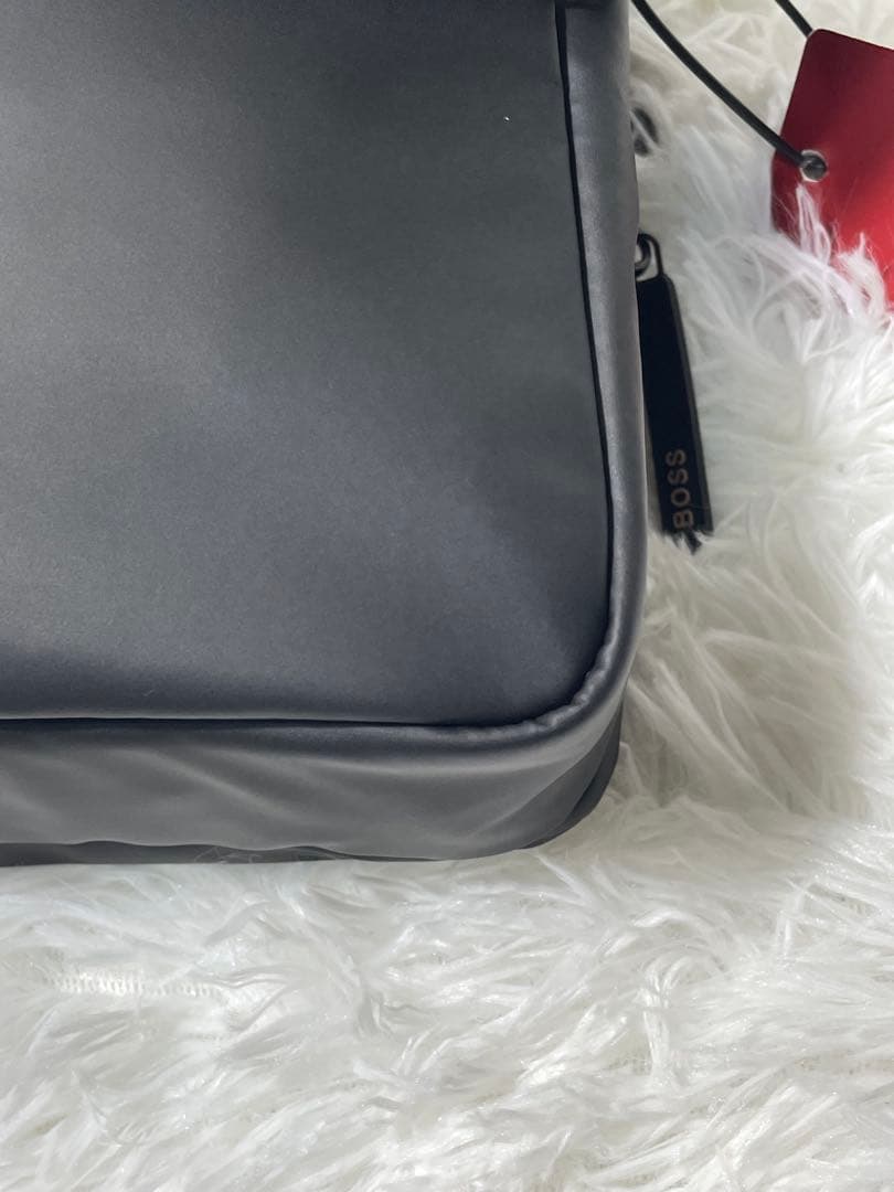 未使用品　タグ付き　ヒューゴボス ショルダーバッグ HUGO ロゴ ブラック