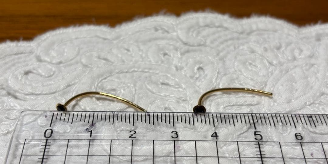 ヒロタカ ブラックダイヤモンド ショートアロー ピアス 両耳 - メルカリ