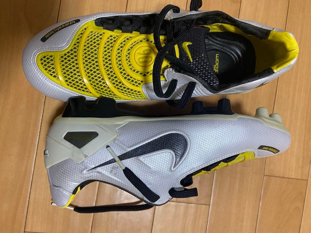 サッカースパイク　トータル90 Zoomレーザー　新品！！　早い者勝ちです。