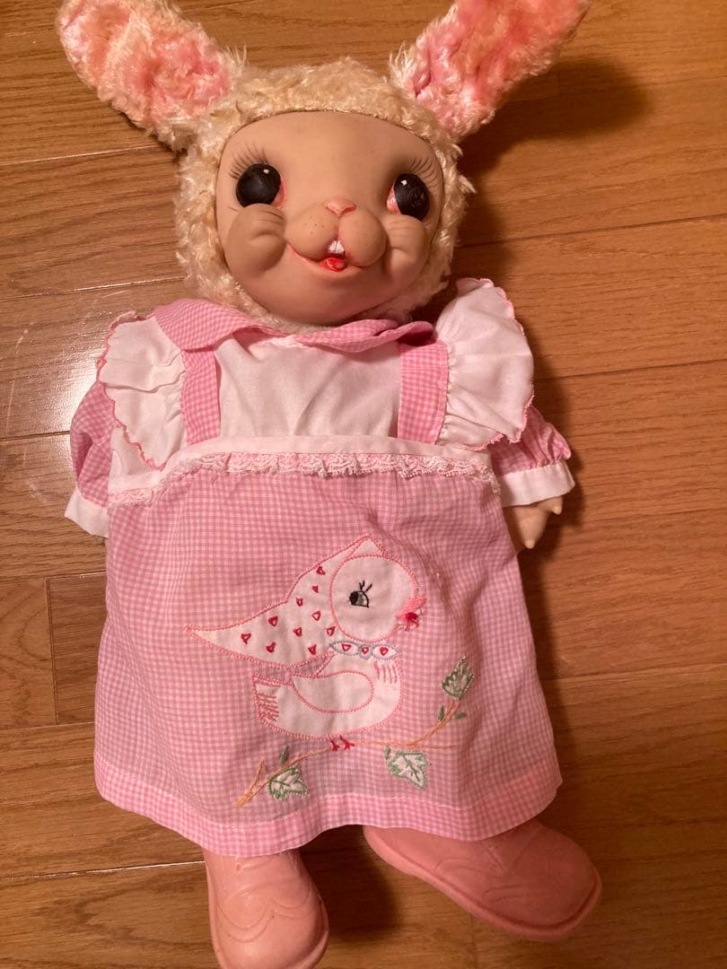 ウサギの人形 ピンクのドレス