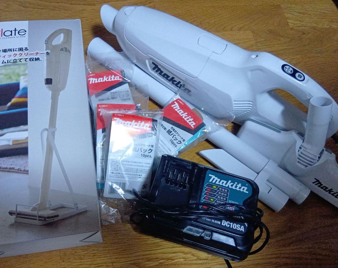 マキタ　コードレス掃除機　CL107 紙パック式　おまけ紙パック替と　収納立掛