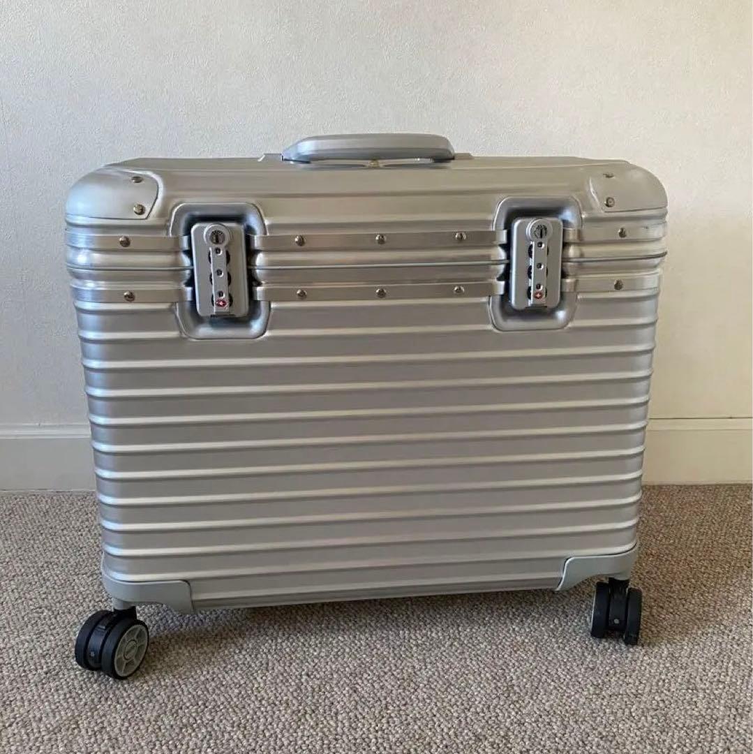 新品未使用】Rimowa Pilot 34L 旧ロゴ廃盤モデル - メルカリ