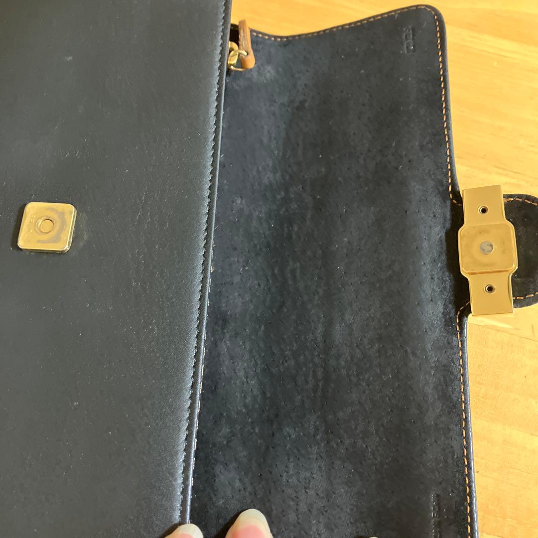 FENDI 長財布　FFロゴ　エンボスロゴ