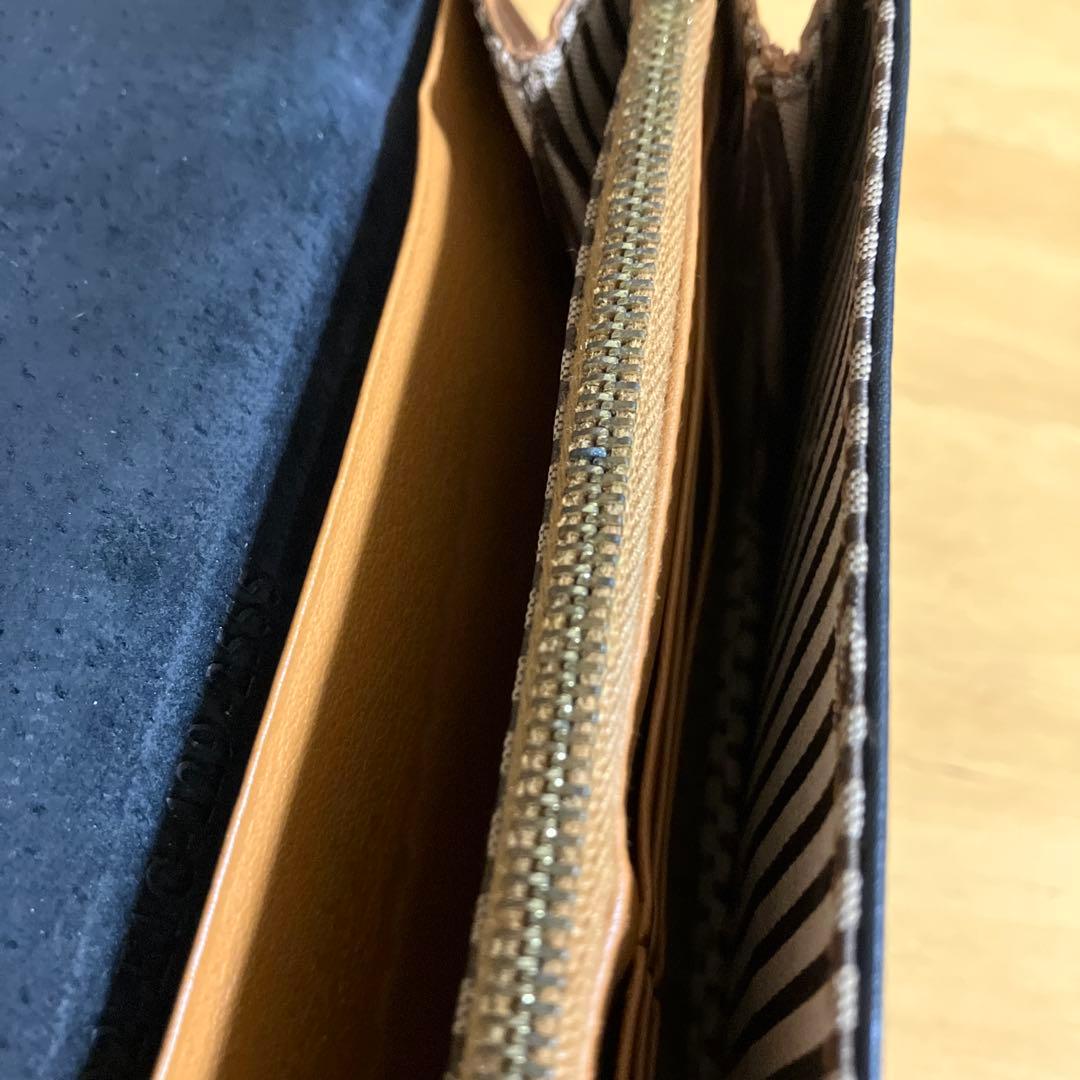 FENDI 長財布　FFロゴ　エンボスロゴ