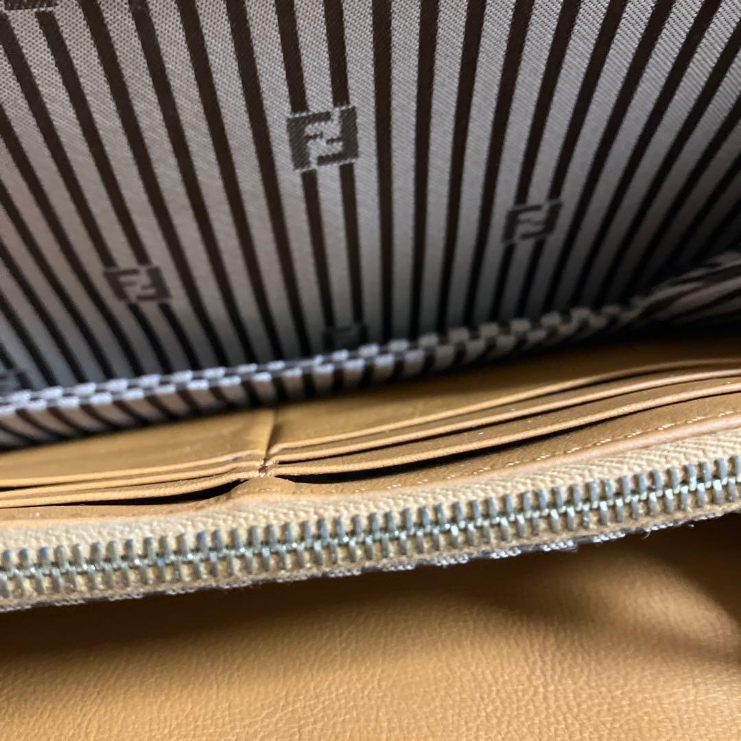 FENDI 長財布　FFロゴ　エンボスロゴ