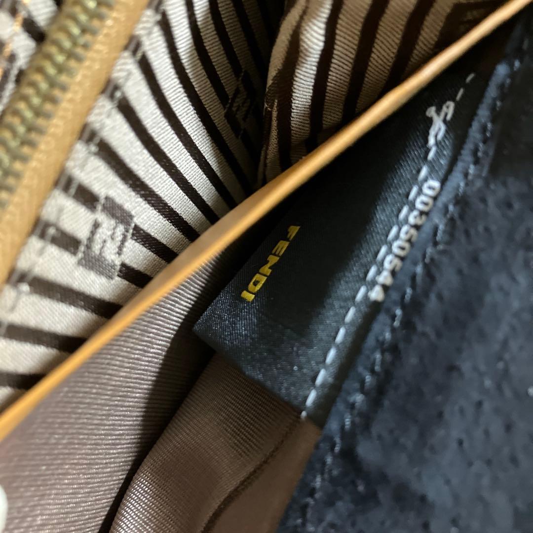 FENDI 長財布　FFロゴ　エンボスロゴ