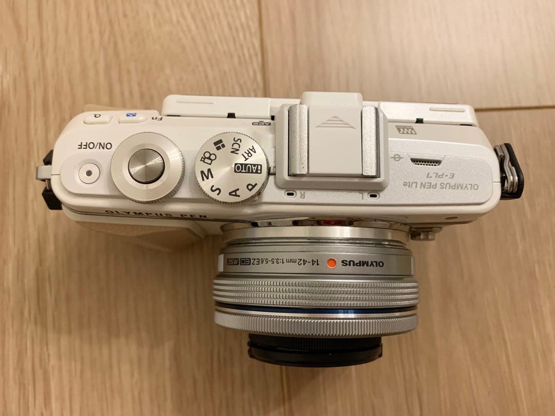 OLYMPUS PEN Lite E-PL7 EZダブルズームキット ホワイト