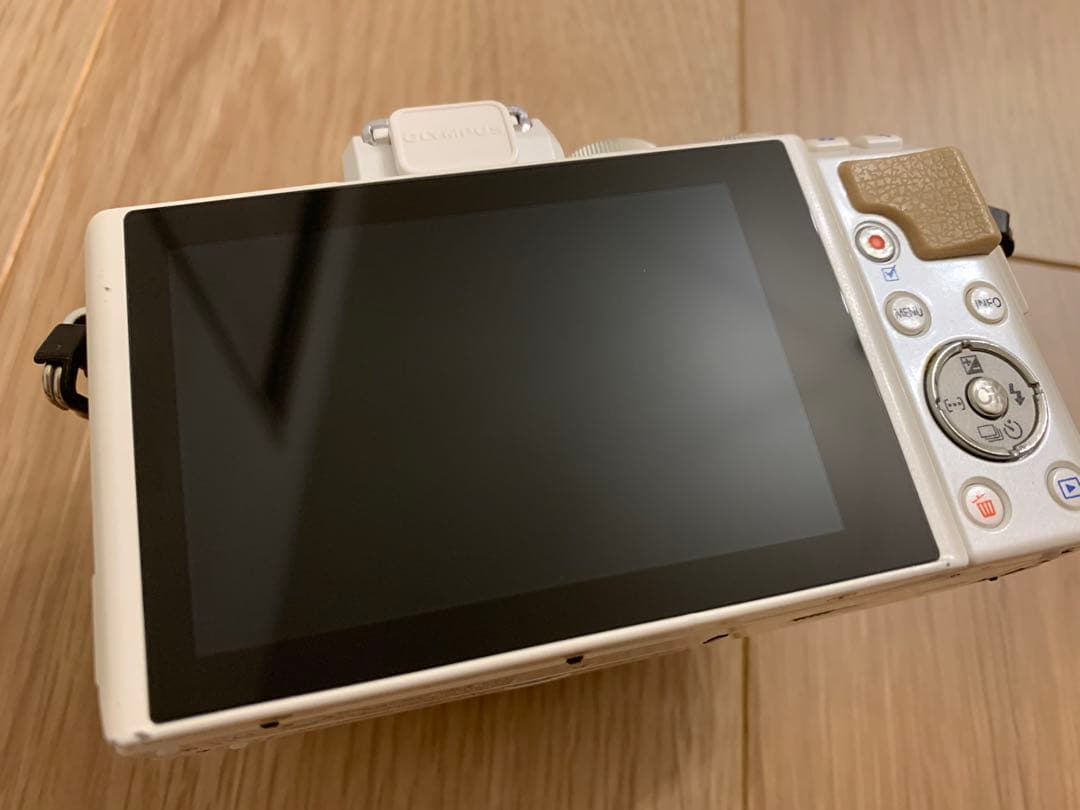 OLYMPUS PEN Lite E-PL7 EZダブルズームキット ホワイト