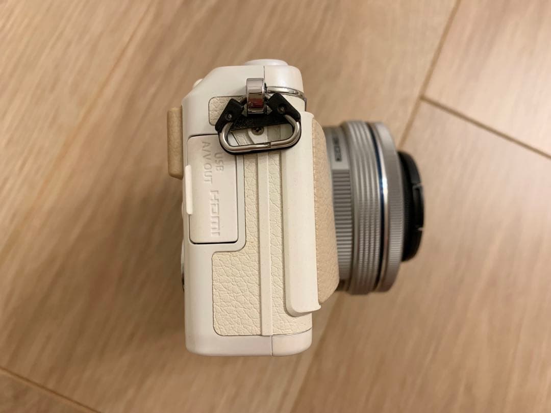 OLYMPUS PEN Lite E-PL7 EZダブルズームキット ホワイト