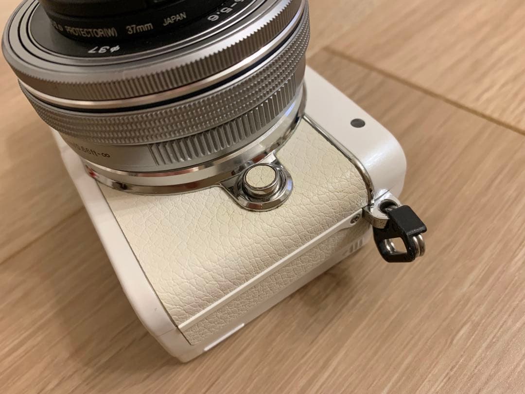 OLYMPUS PEN Lite E-PL7 EZダブルズームキット ホワイト