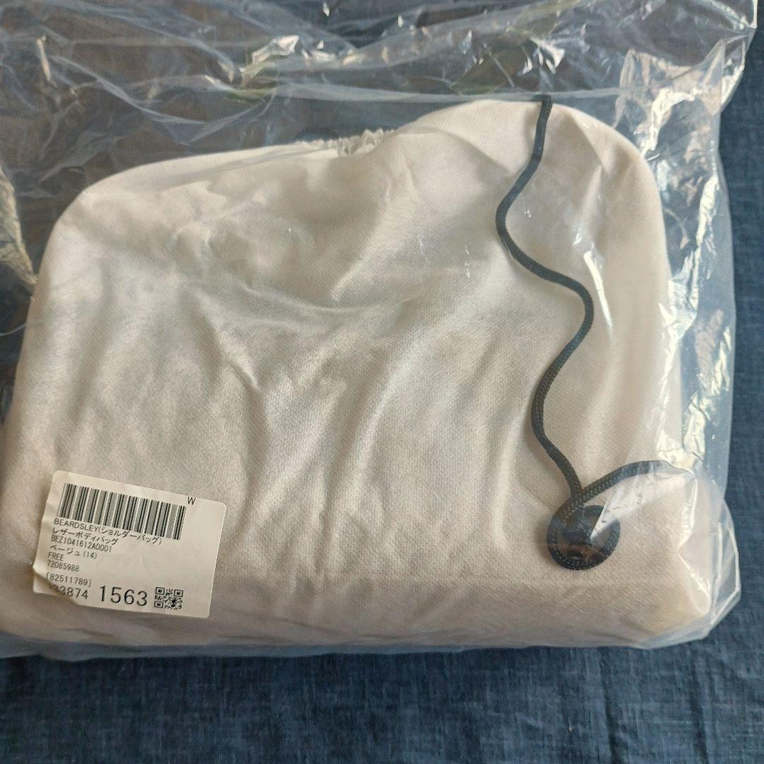 新品タグ付き】BEARDSLEY ビアズリー レザーボディバッグ　ベージュ