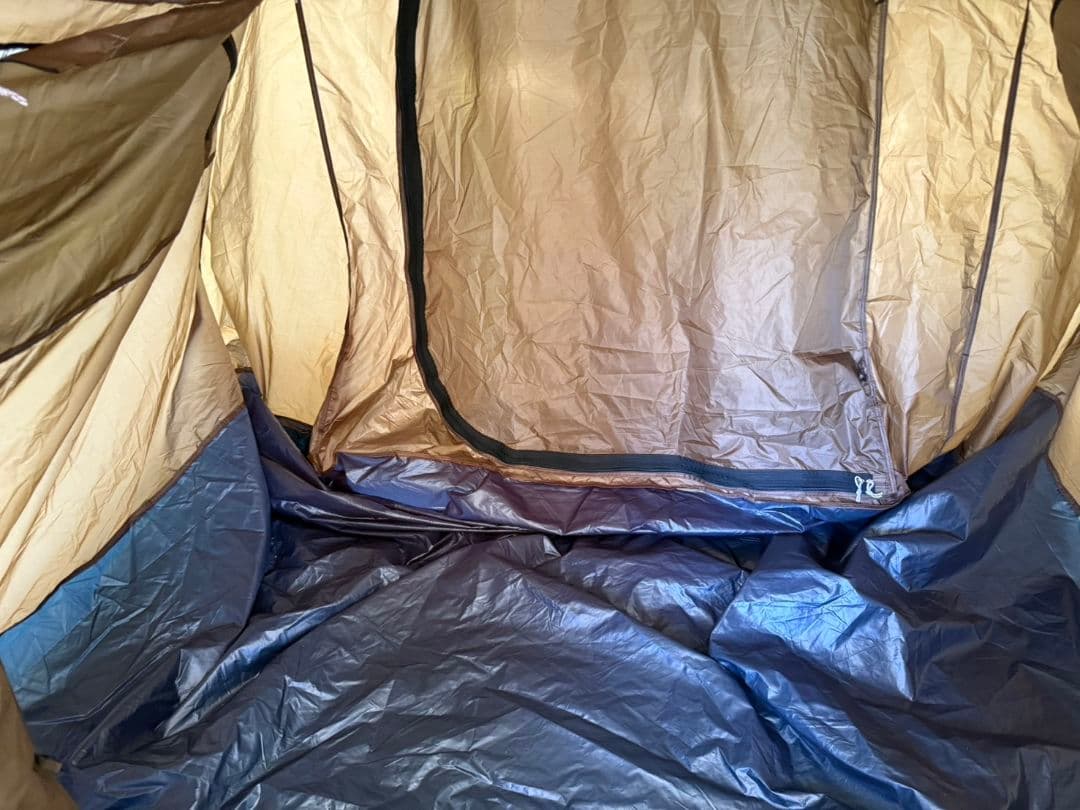 ホールアース　ハーフアースクーヘン(トンネル型ツールームテント)