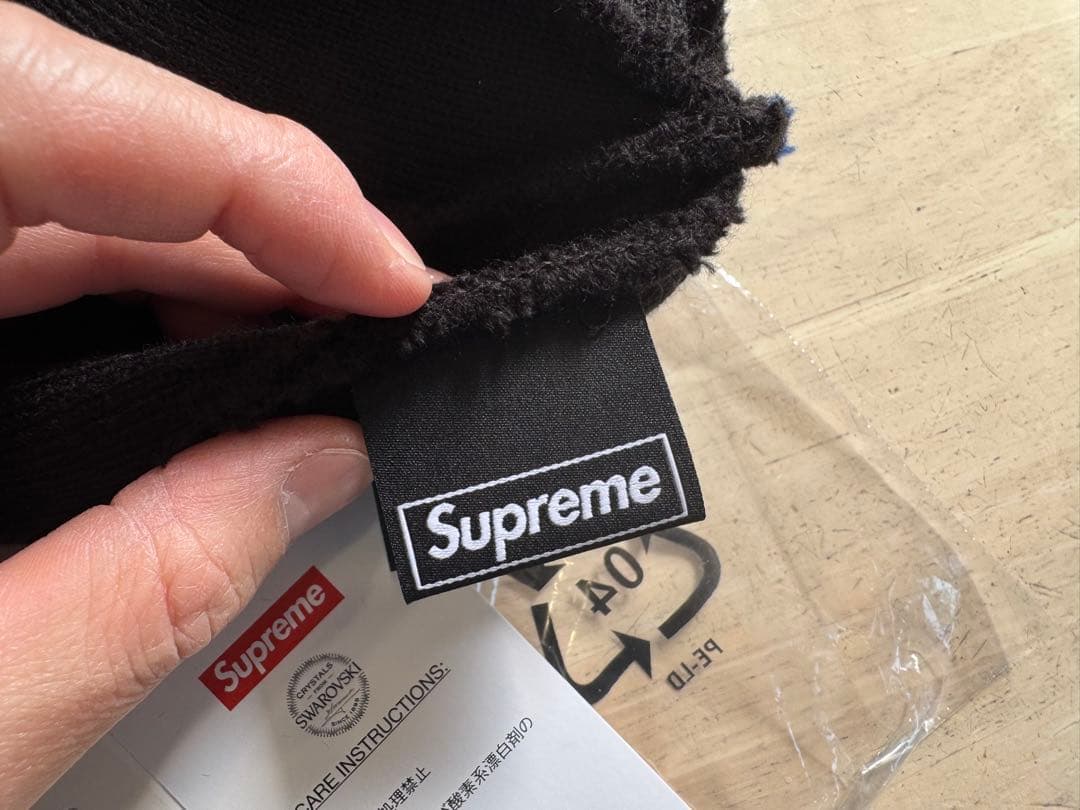 Supreme スワロフスキー　Sロゴニット帽