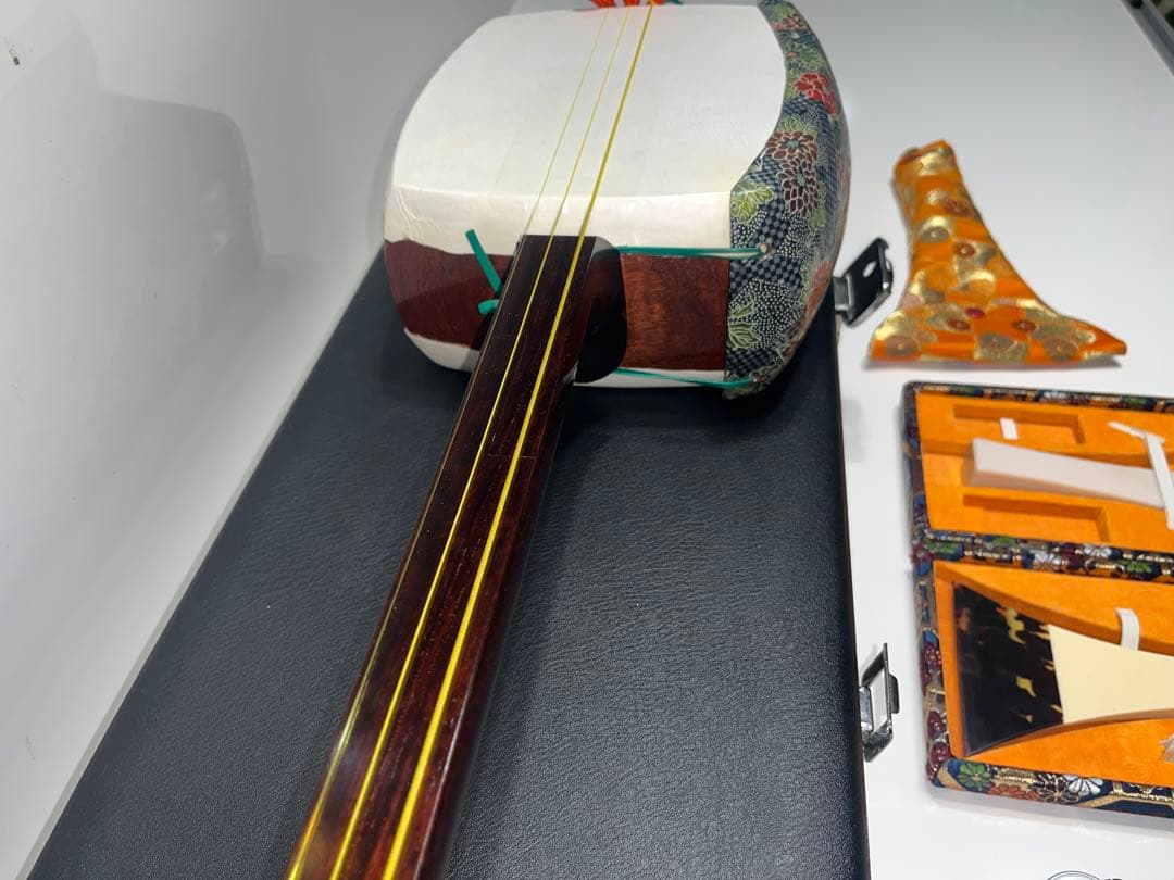 三味線本体 ケース付き 中古品